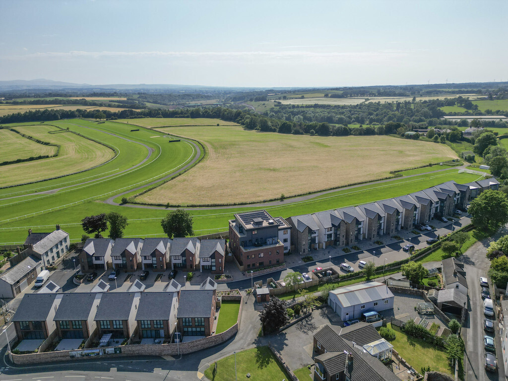 Gordon Richards House, Furlong View, The Paddock Image 2