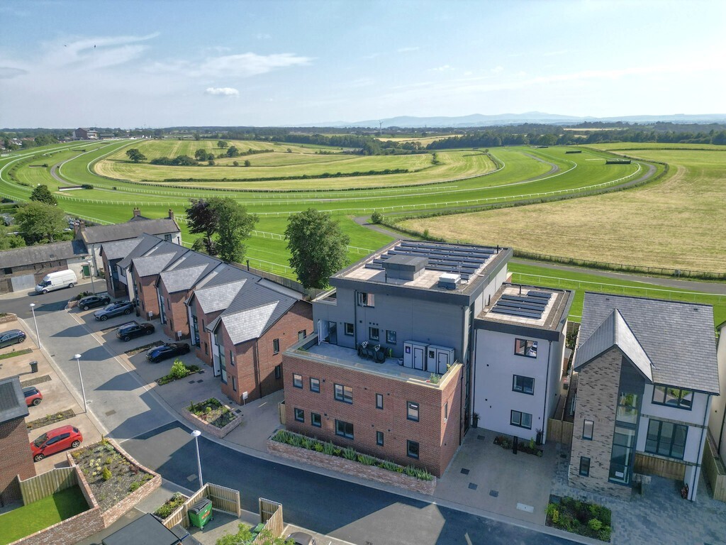 Gordon Richards House, Furlong View, The Paddock Image 11