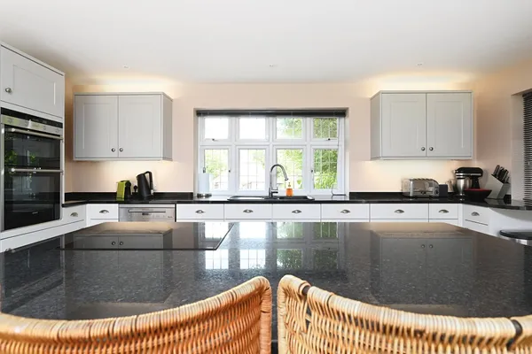 Hilltop Road, West Hoathly, RH19 photo 4