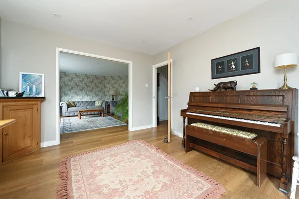 Hilltop Road, West Hoathly, RH19 photo 9