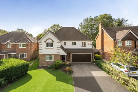 White House Walk, Farnham, GU9