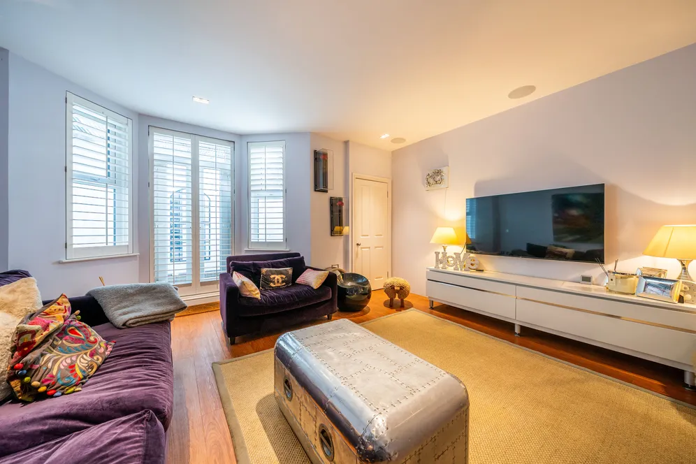 Wroughton Road, London, SW11 photo 8