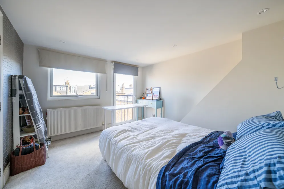 Wroughton Road, London, SW11 photo 16