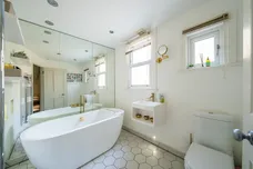 Wroughton Road, London, SW11 photo 19