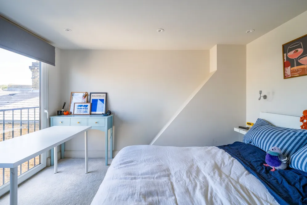 Wroughton Road, London, SW11 photo 22