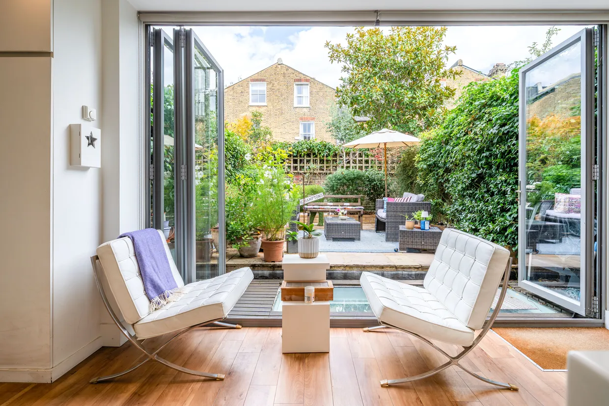 Wroughton Road, London, SW11 photo 23
