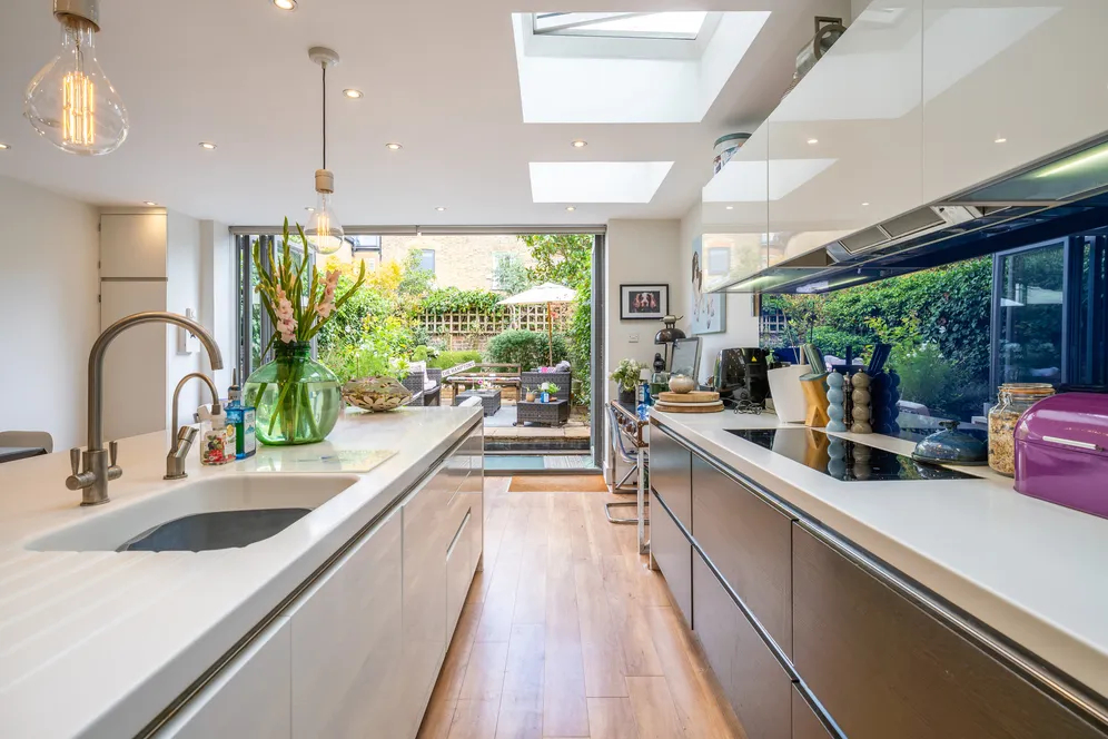 Wroughton Road, London, SW11 photo 25