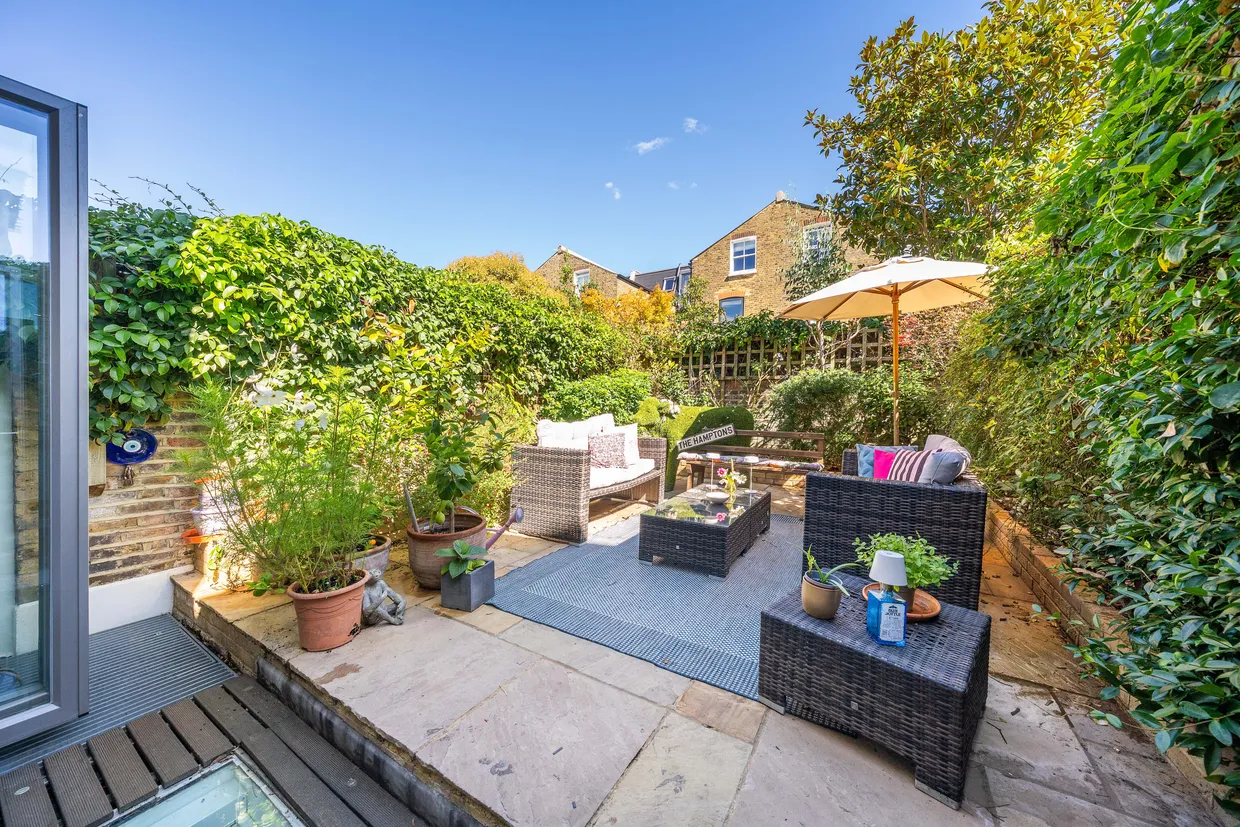 Wroughton Road, London, SW11 photo 28