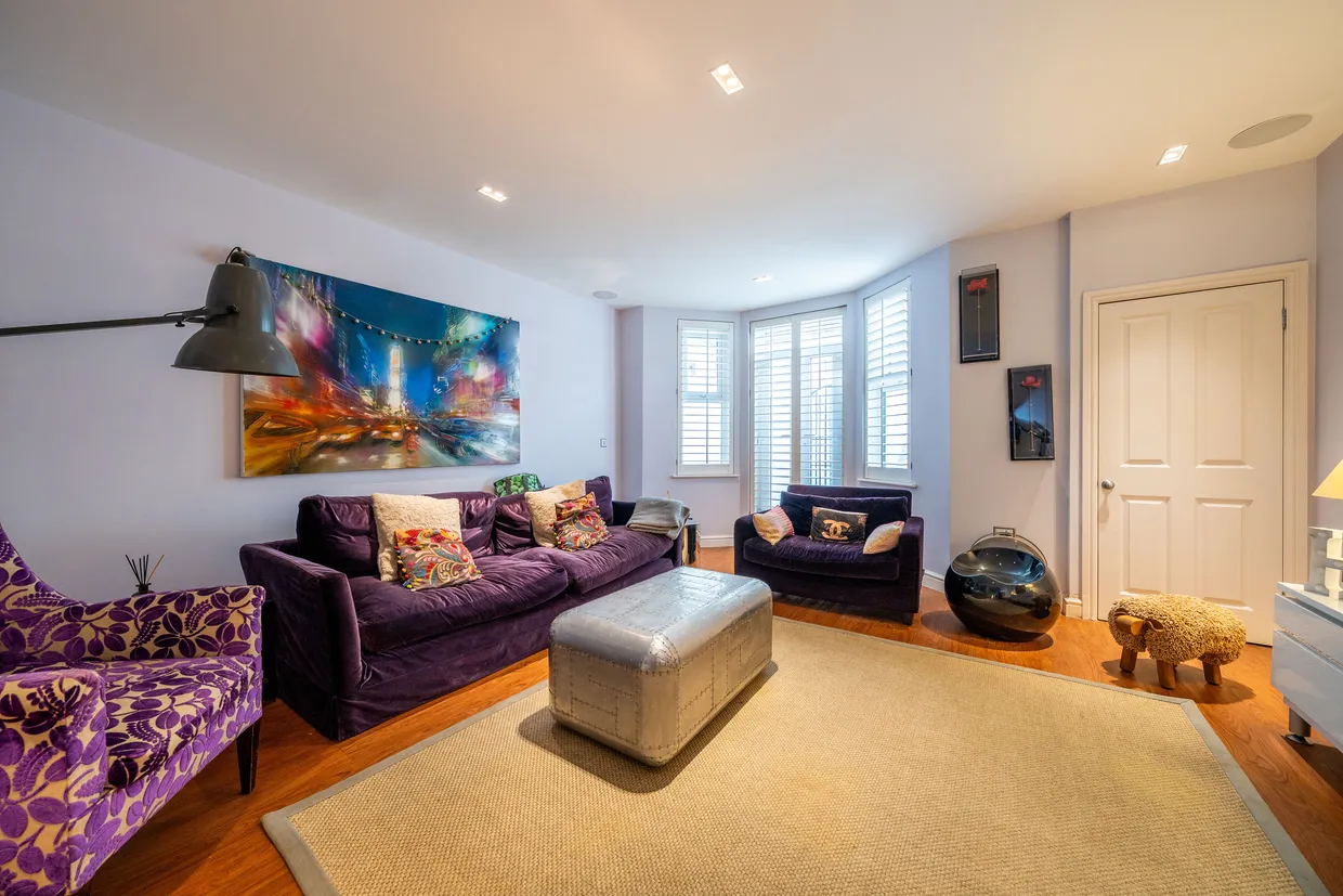 Wroughton Road, London, SW11 photo 29
