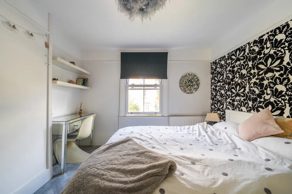 Wroughton Road, London, SW11 photo 32