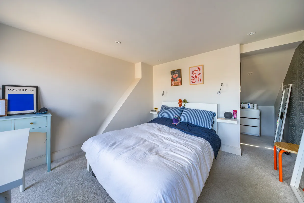 Wroughton Road, London, SW11 photo 33