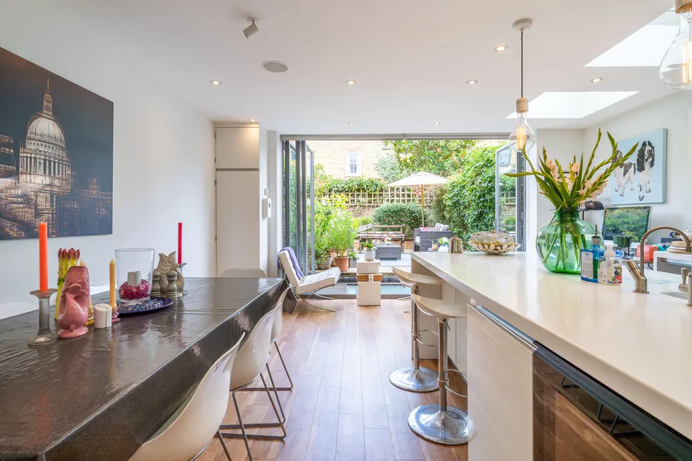 Wroughton Road, London, SW11 photo 34