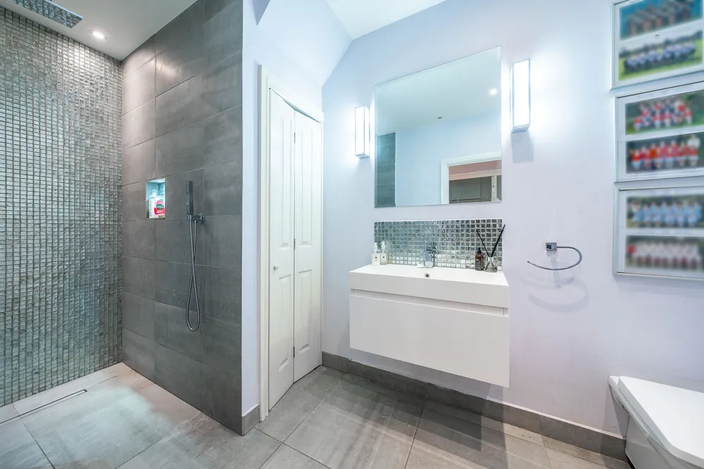 Wroughton Road, London, SW11 photo 35