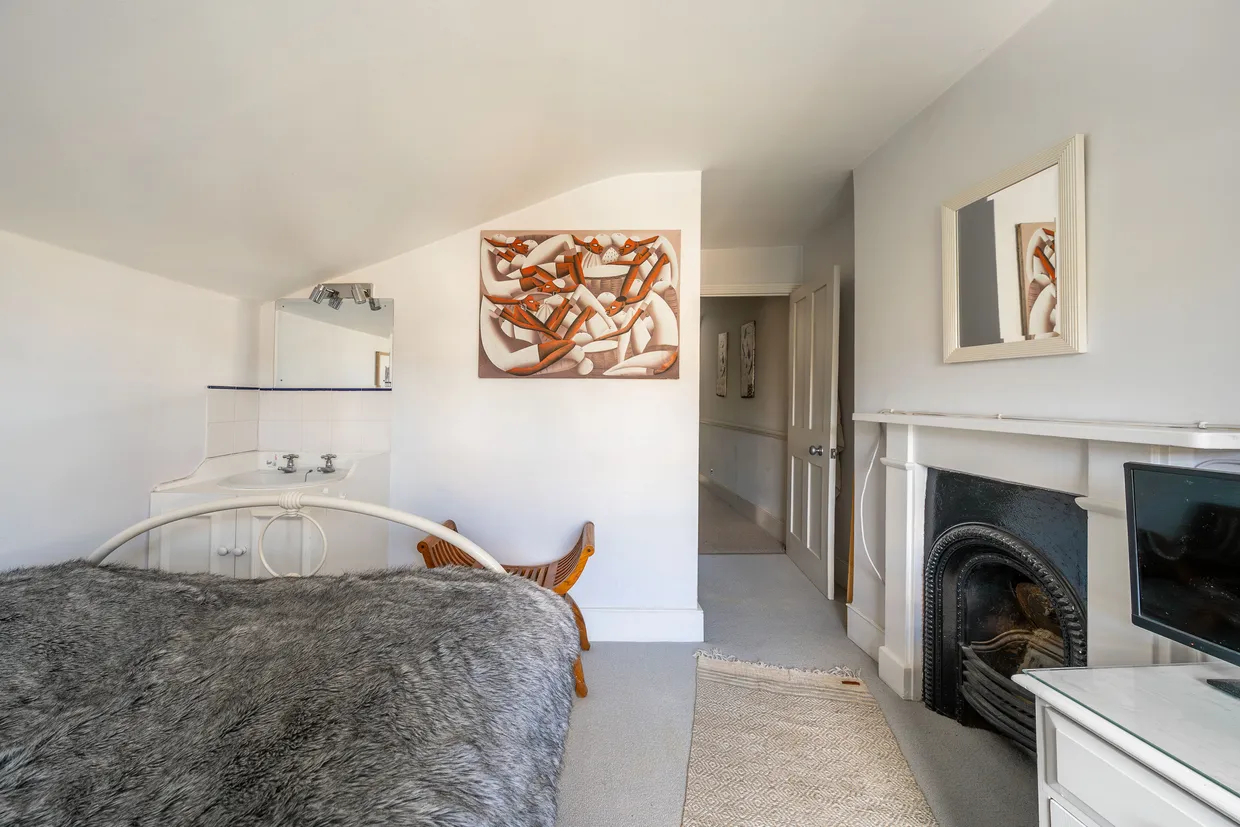 Wroughton Road, London, SW11 photo 36