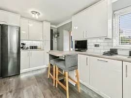 Scarborough Lane, Tingley, Wakefield thumb 2