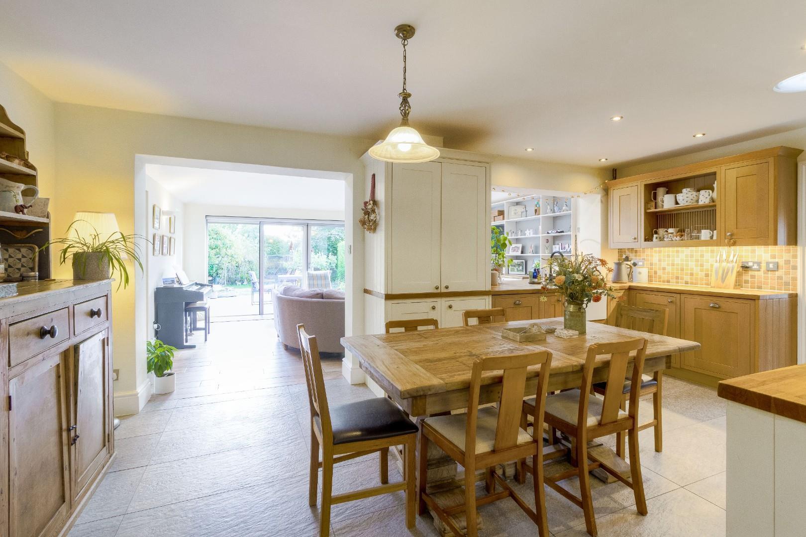 Stratford Drive, Wootton, Northampton Image 3