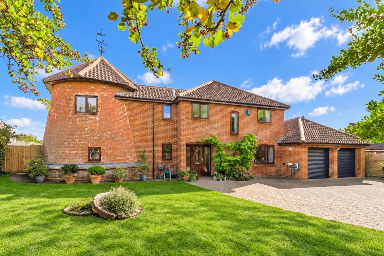 Stratford Drive, Wootton, Northampton Image 20