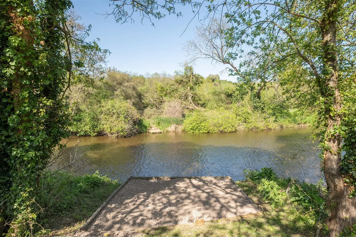 New Price / mid Kent