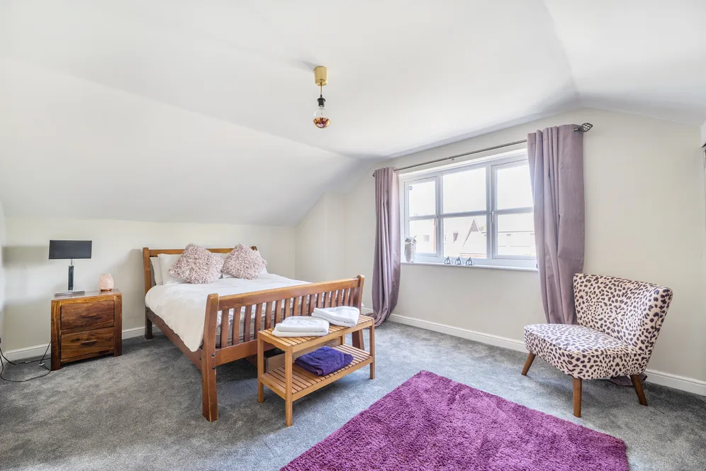Ouseley Road, Wraysbury, TW19 photo 6