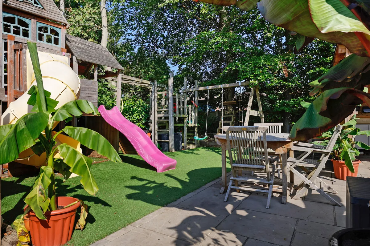 Balcombe Road, Horley, Surrey, RH6