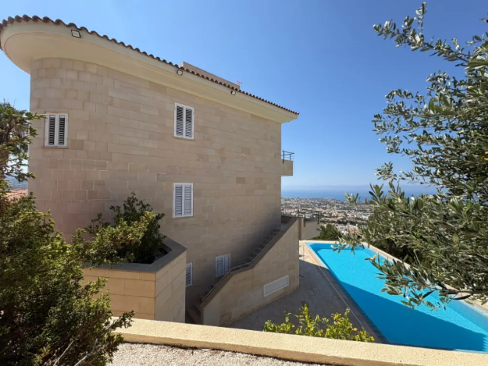 3 Bedroom villa with panoramic sea views + office room : Peyia, Paphos