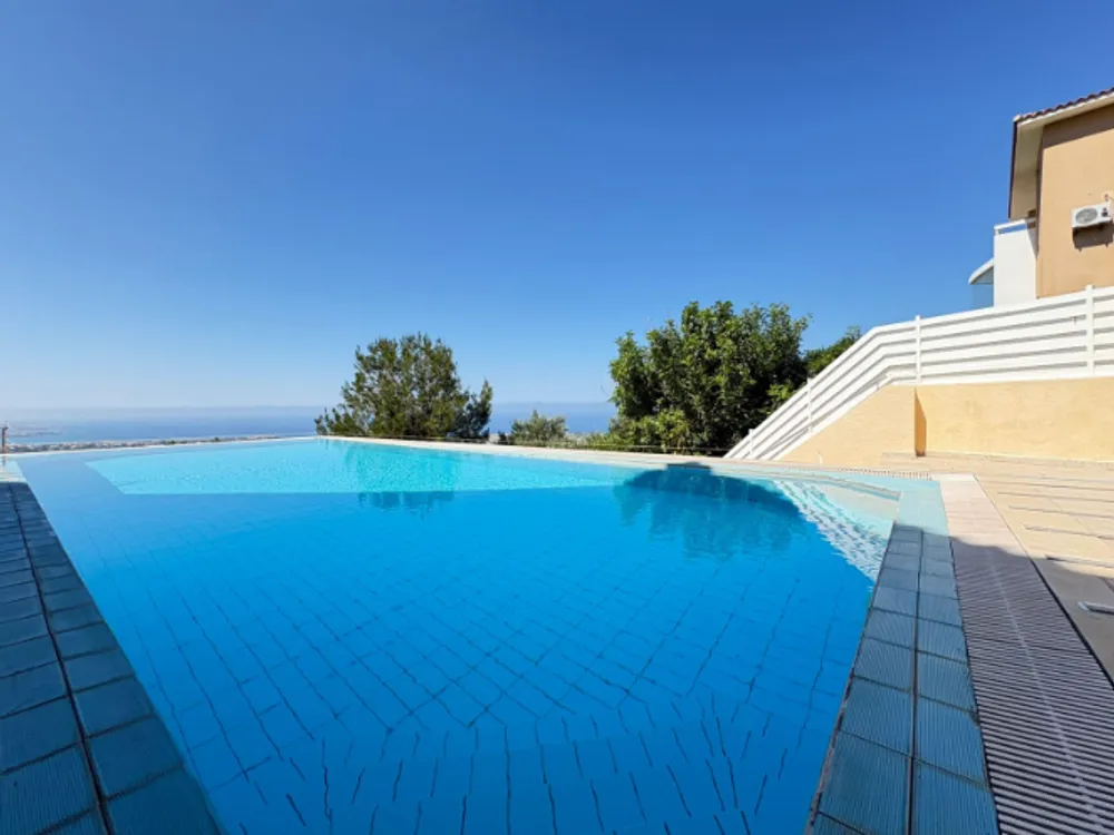 3 Bedroom villa with panoramic sea views + office room : Peyia, Paphos