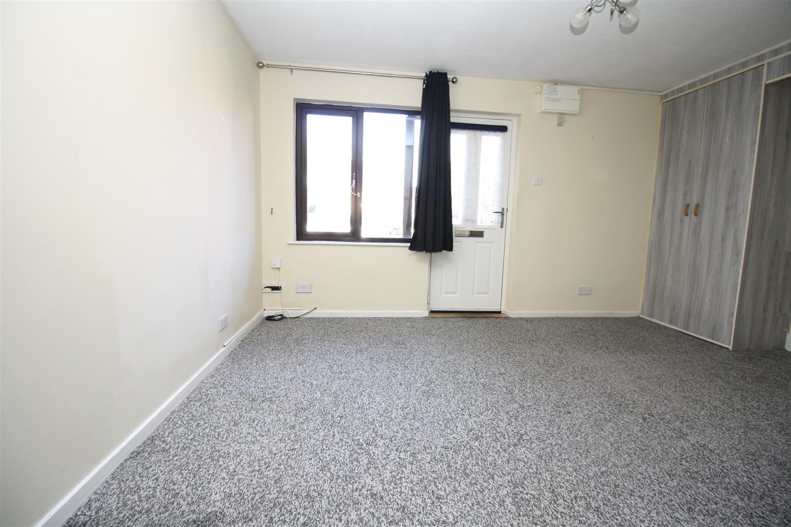Pettingrew Close, Walnut Tree, Milton Keynes Image 3