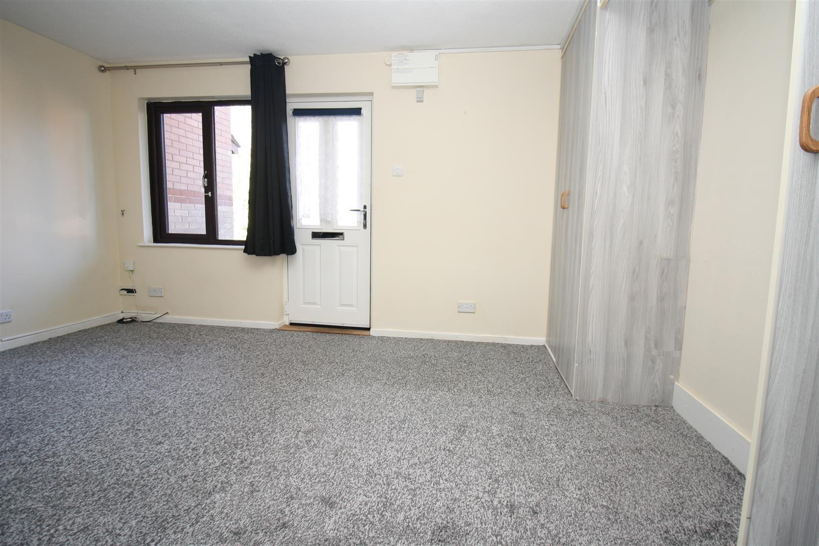 Pettingrew Close, Walnut Tree, Milton Keynes Image 5