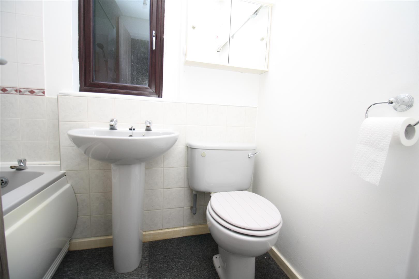 Pettingrew Close, Walnut Tree, Milton Keynes Image 9