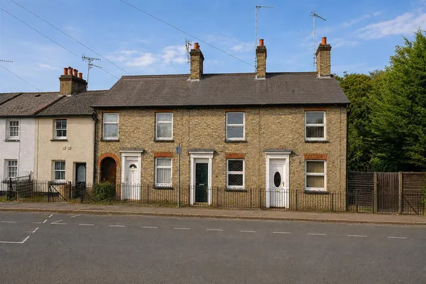 Two Waters Road, Apsley, Hemel Hempstead, Hertfordshire, HP3 9BZ