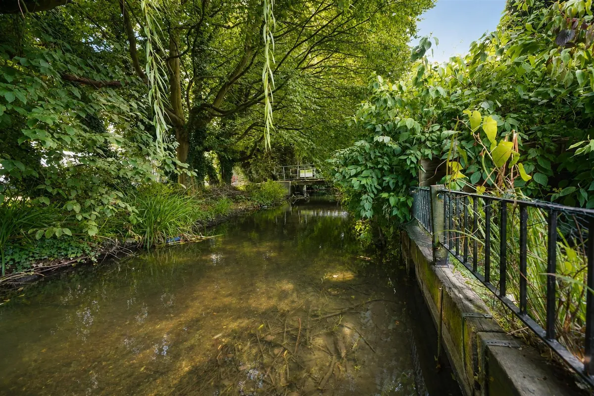 Two Waters Road, Apsley, Hemel Hempstead, Hertfordshire, HP3 9BZ