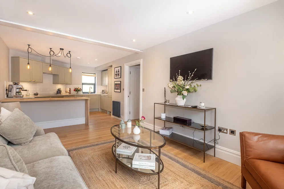 Claremont Road, Teddington, TW11 photo 2