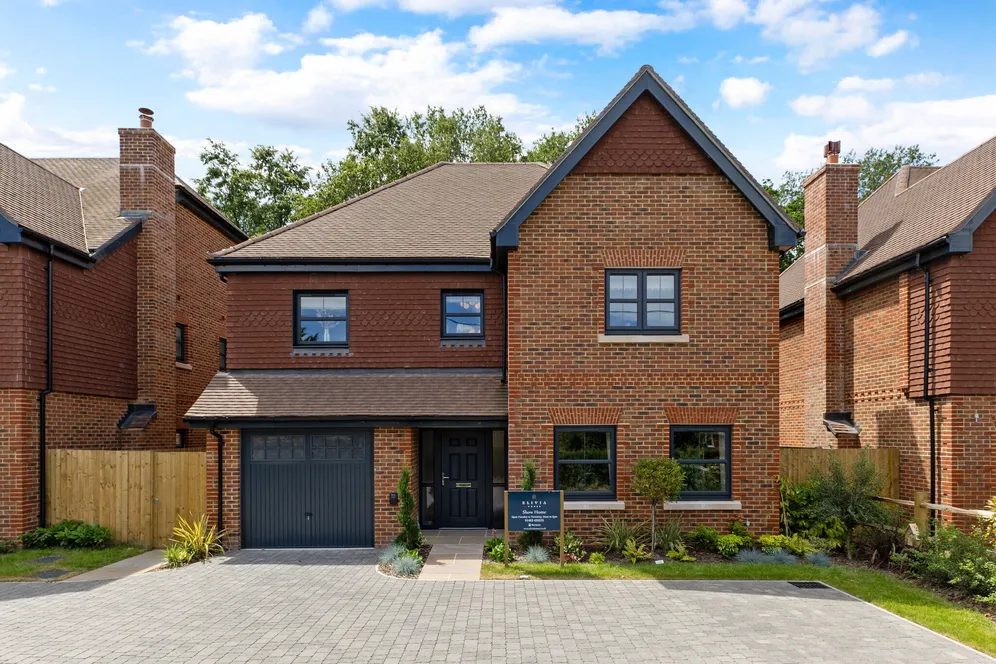 Oakland Grove, Ridgley Road, Godalming, GU8 photo 3