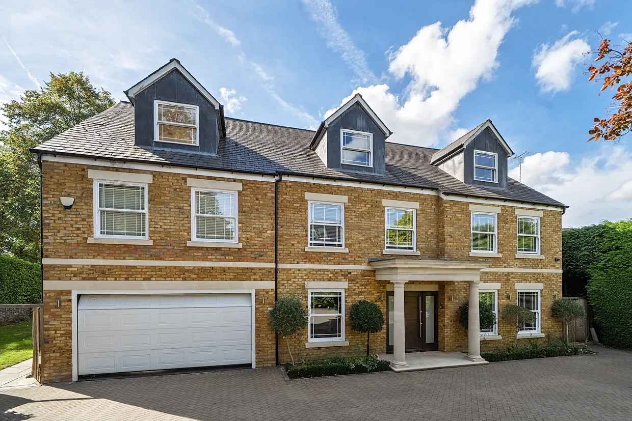 Benfleet Close, Cobham, KT11 photo 1