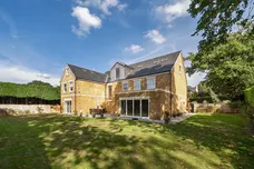 Benfleet Close, Cobham, KT11 photo 2