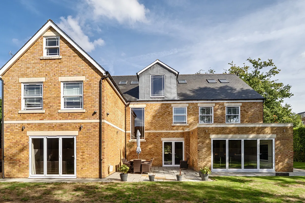 Benfleet Close, Cobham, KT11 photo 10