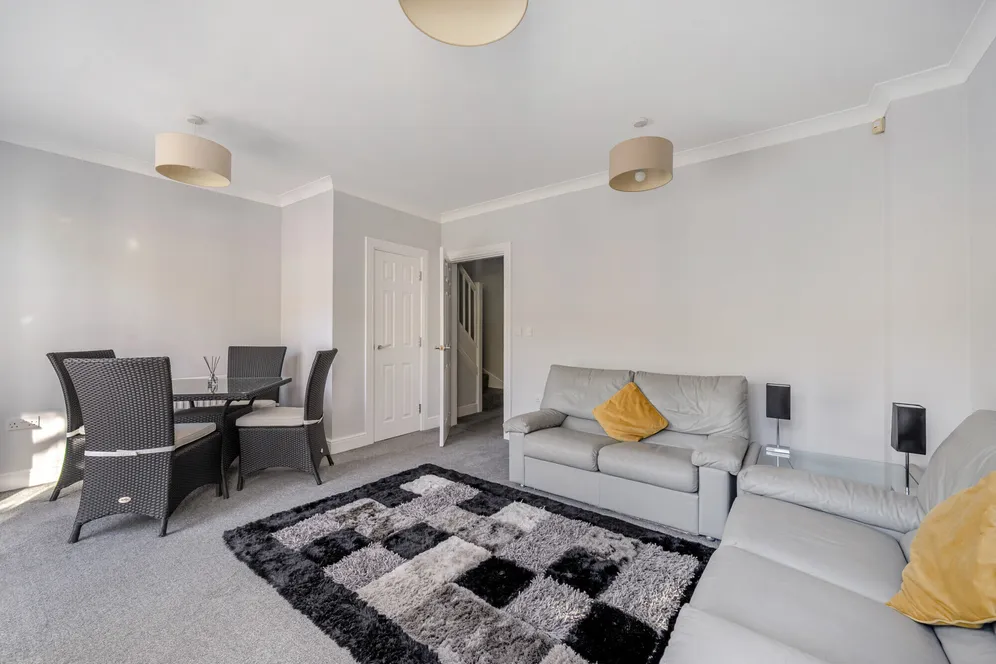 Nower Close East, Dorking, RH4 photo 3