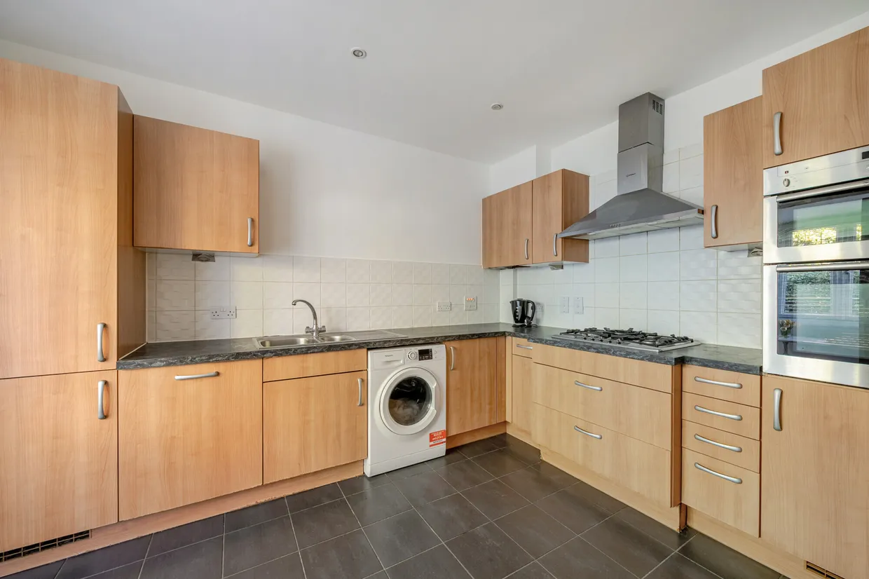 Nower Close East, Dorking, RH4 photo 5