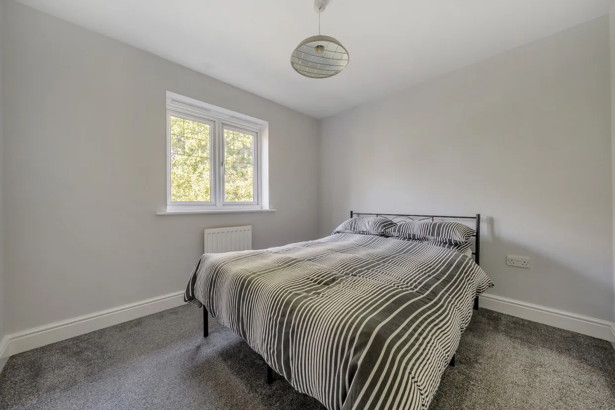 Nower Close East, Dorking, RH4 photo 8