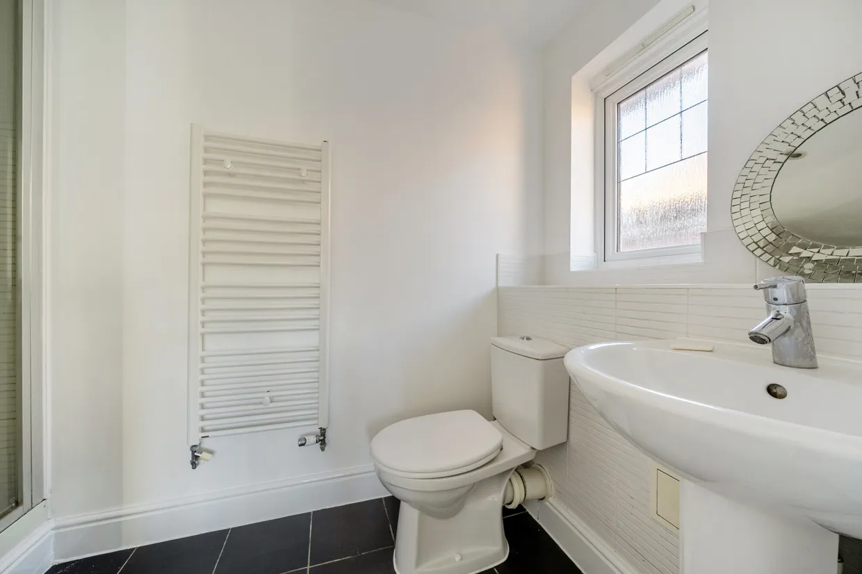 Nower Close East, Dorking, RH4 photo 9
