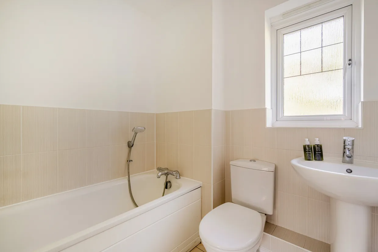 Nower Close East, Dorking, RH4 photo 10
