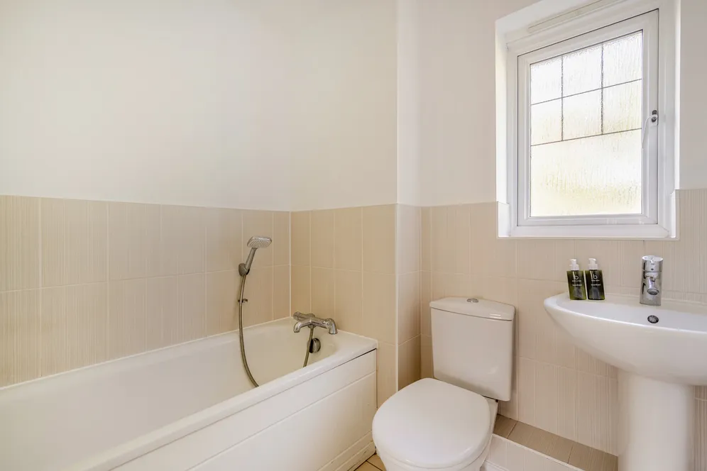 Nower Close East, Dorking, RH4 photo 10