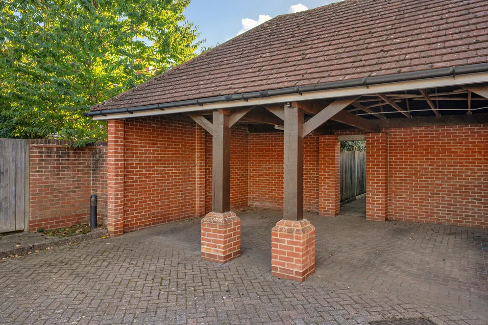 Nower Close East, Dorking, RH4 photo 12