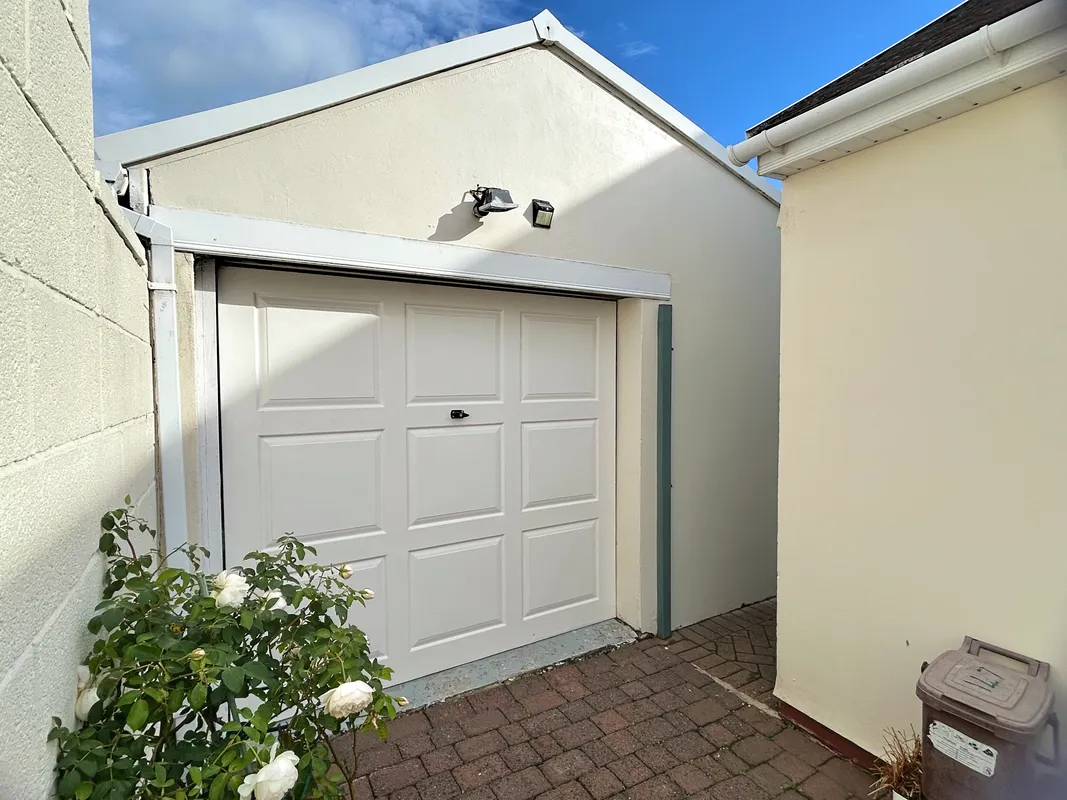 NEWTON NOTTAGE ROAD, PORTHCAWL, CF36 5EA