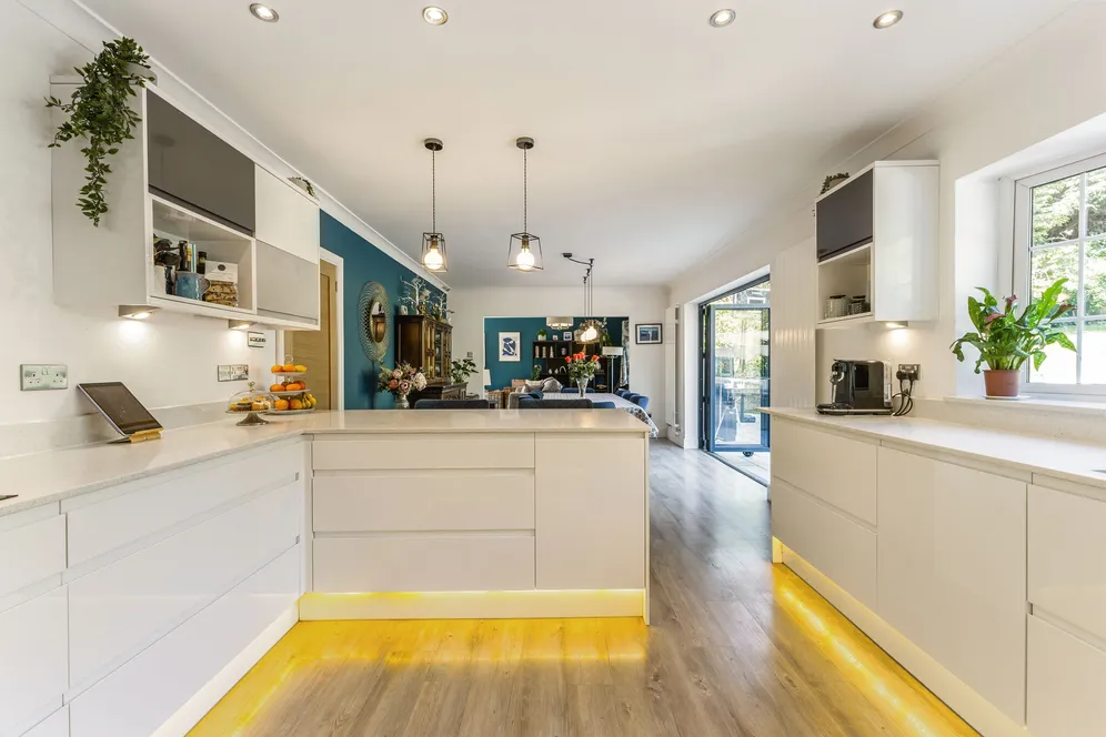 Stoatley Rise, Haslemere, GU27 photo 6