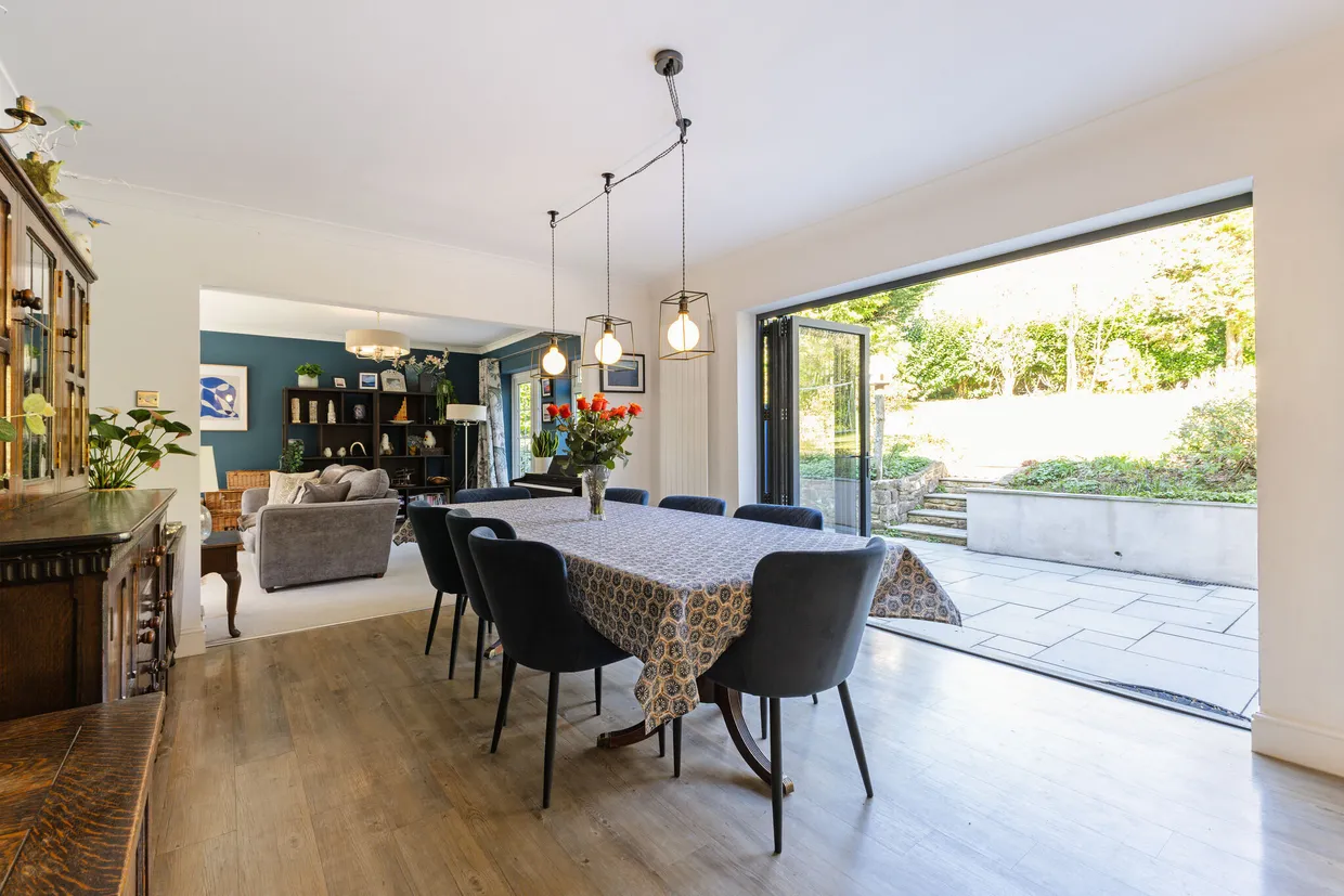 Stoatley Rise, Haslemere, GU27 photo 8