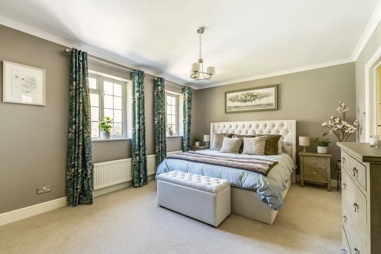 Stoatley Rise, Haslemere, GU27 photo 12