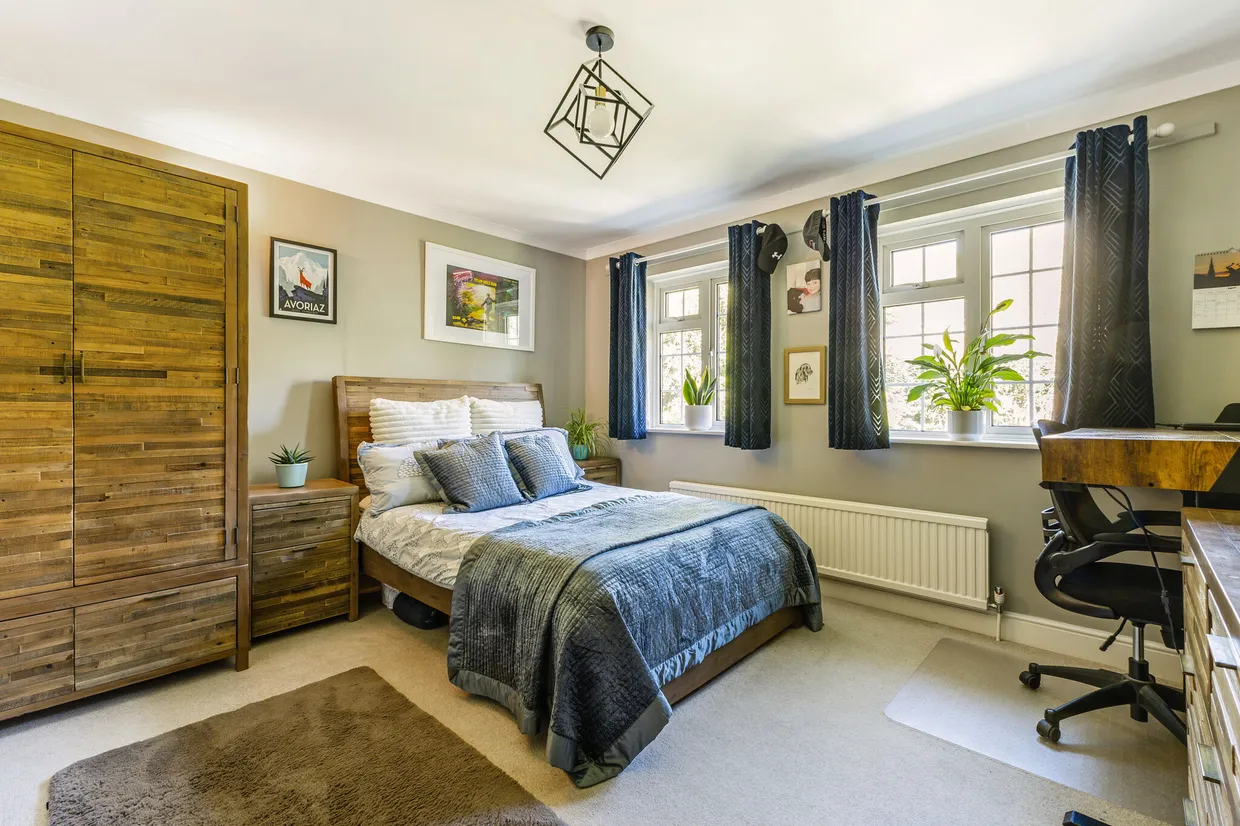 Stoatley Rise, Haslemere, GU27 photo 14