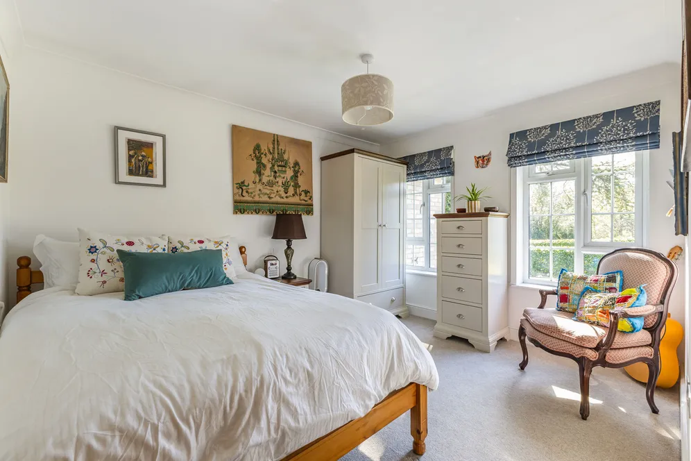 Stoatley Rise, Haslemere, GU27 photo 16