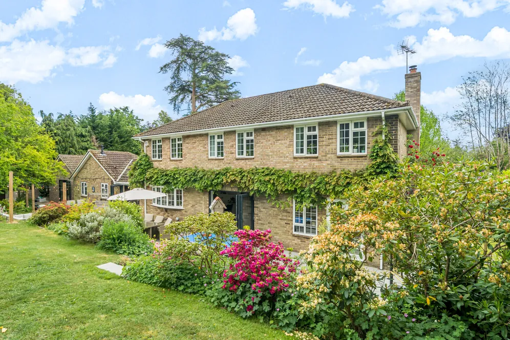 Stoatley Rise, Haslemere, GU27 photo 19